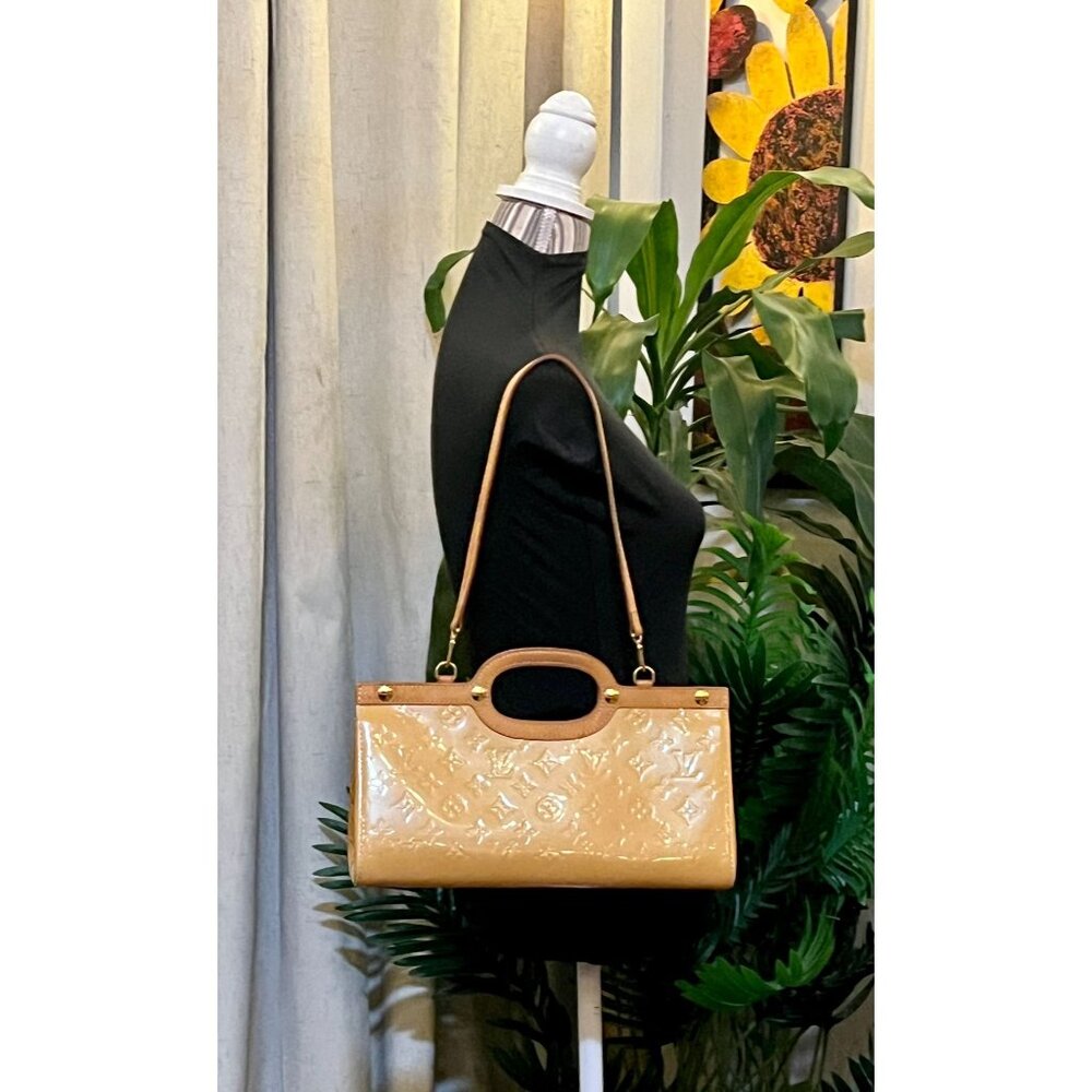 ๐ AUTHENTIC LOUIS VUITTON ROXBURY DRIVE YELLOW VERNIS HANDBAG - Picture 12 of 16